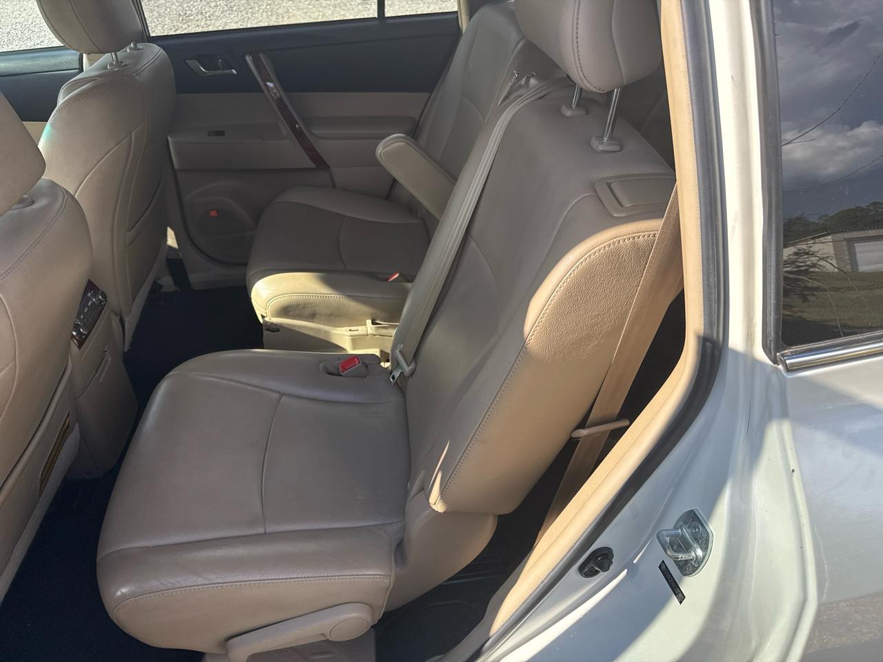 Toyota Highlander Limited 2WD 2012