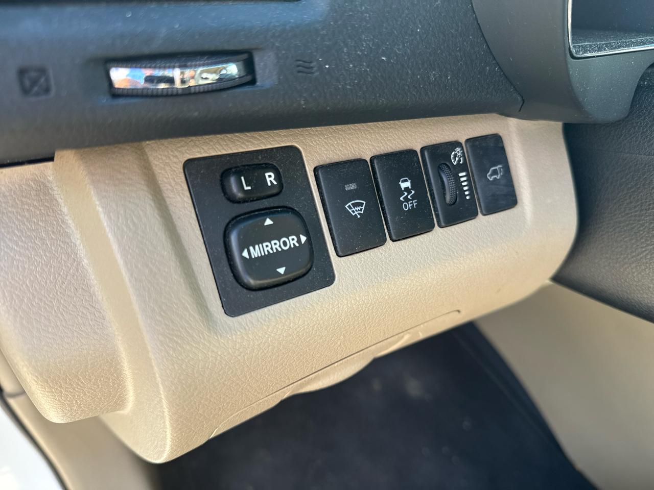 Toyota Highlander Limited 2WD 2012