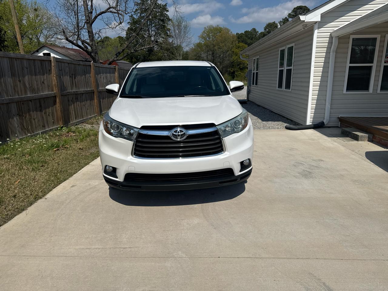 Toyota Highlander LE Plus FWD V6 2015