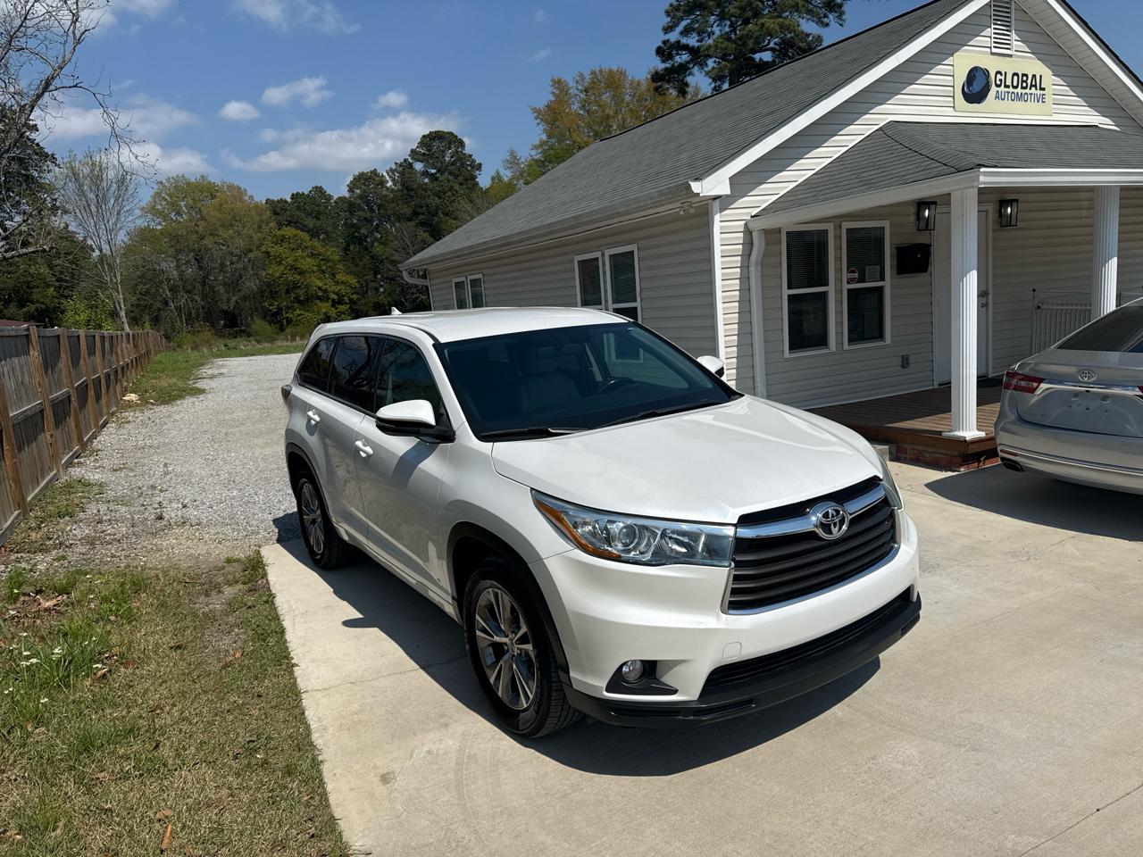Toyota Highlander LE Plus FWD V6 2015