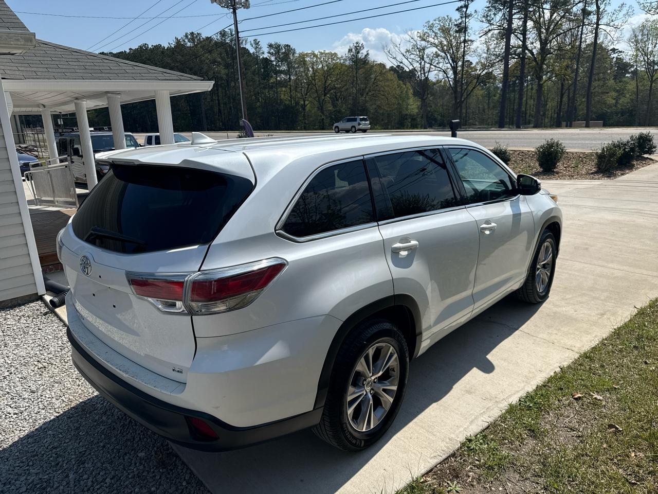 Toyota Highlander LE Plus FWD V6 2015