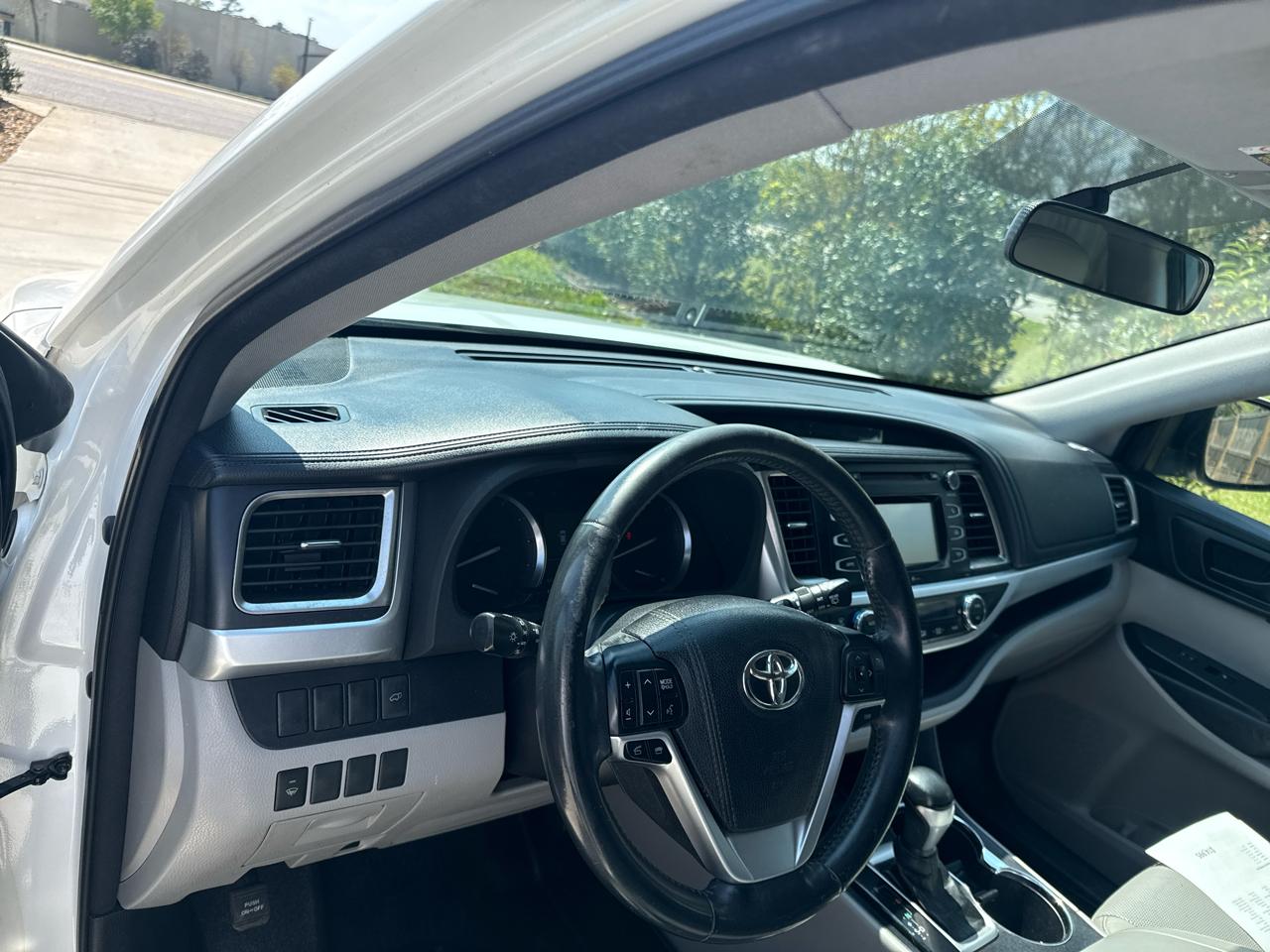 Toyota Highlander LE Plus FWD V6 2015