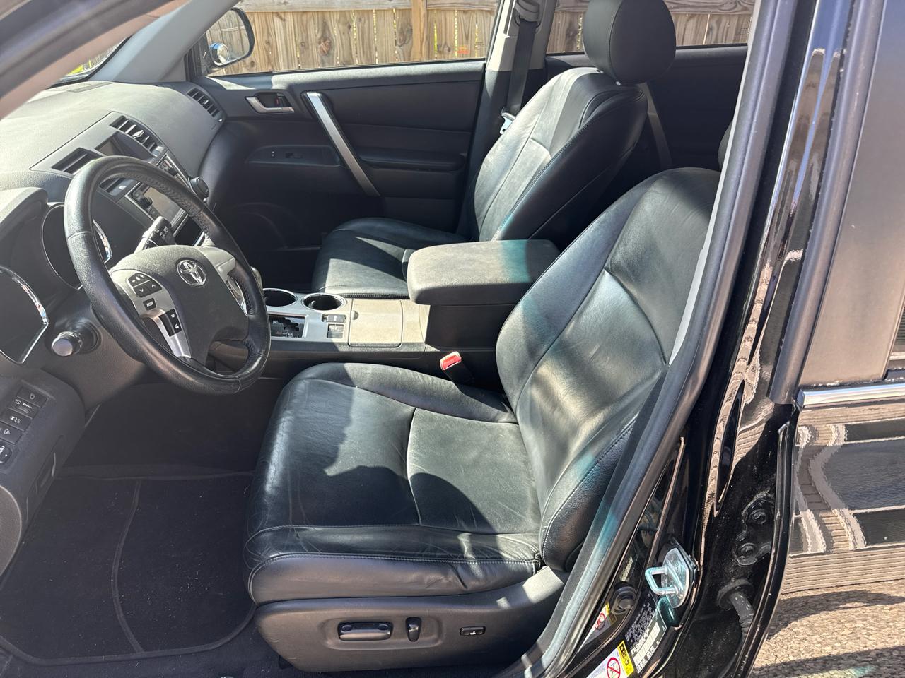 Toyota Highlander SE FWD V6 2013