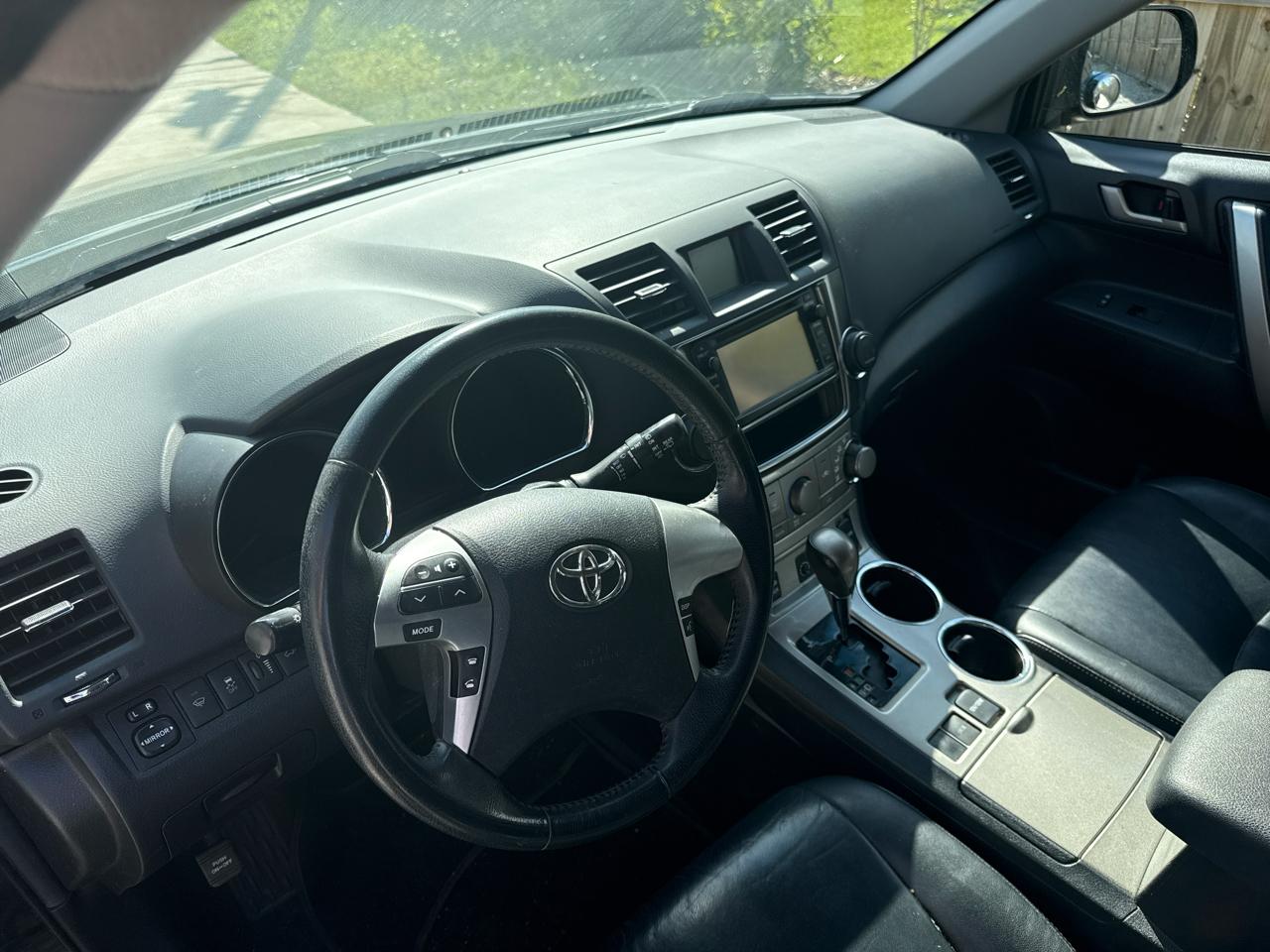 Toyota Highlander SE FWD V6 2013