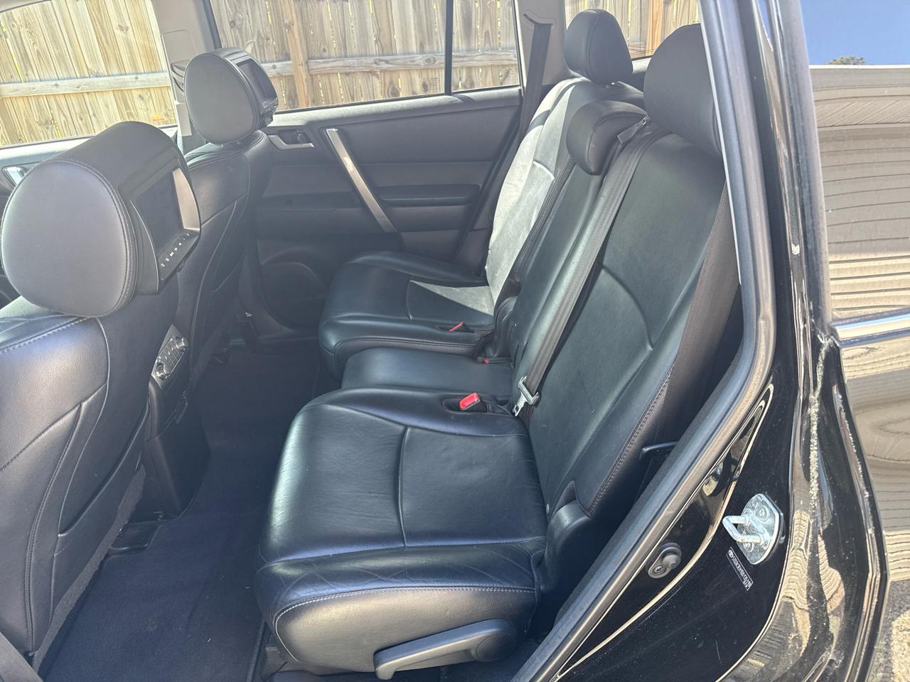 Toyota Highlander SE FWD V6 2013