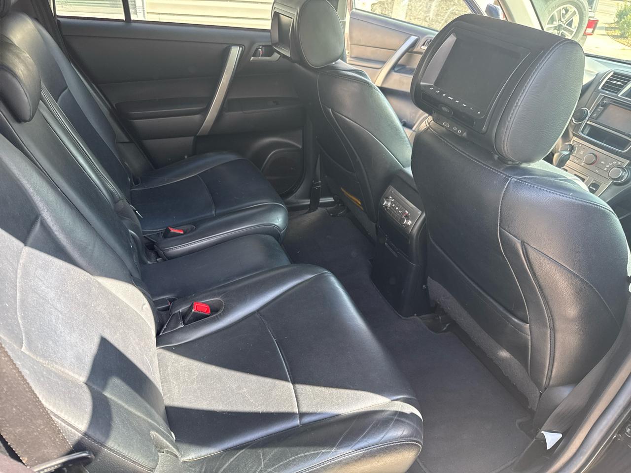 Toyota Highlander SE FWD V6 2013