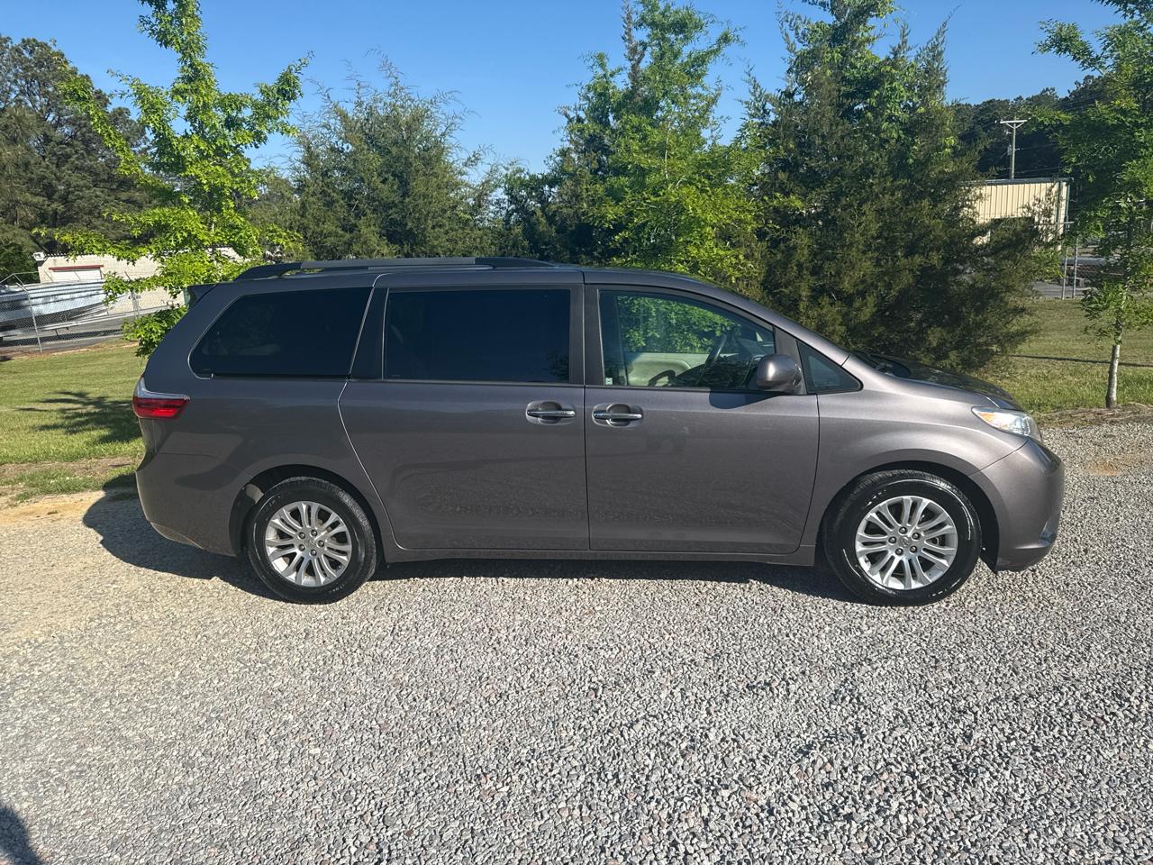 Toyota Sienna XLE FWD 8-Passenger V6 2015