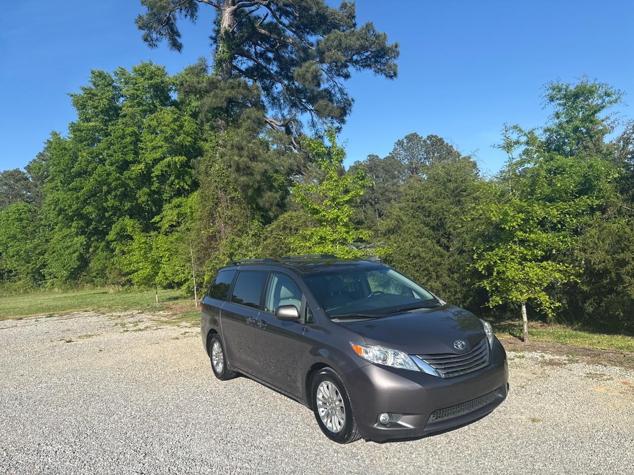 Toyota Sienna XLE FWD 8-Passenger V6 2015