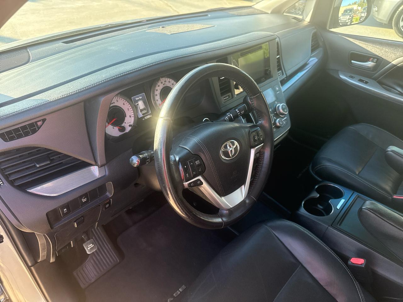 Toyota Sienna SE 8-Passenger 2017