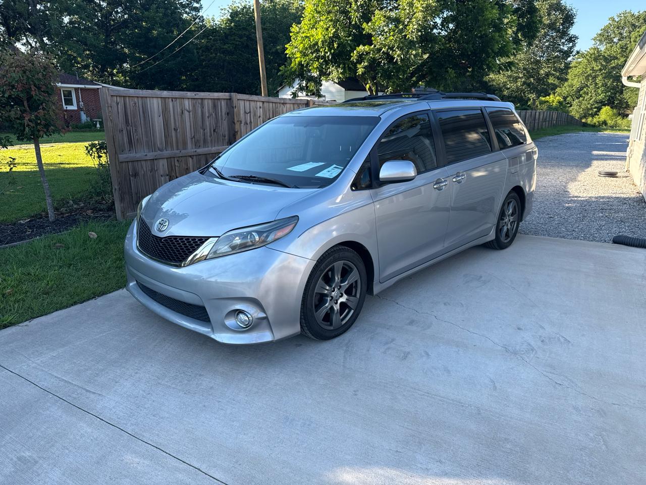 2017 Toyota Sienna SE 8-Passenger
