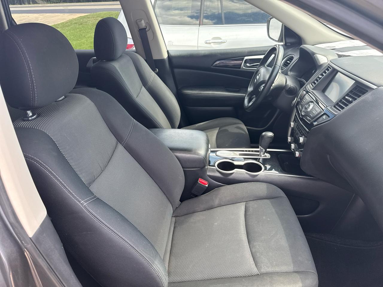 Nissan Pathfinder SV 2WD 2019