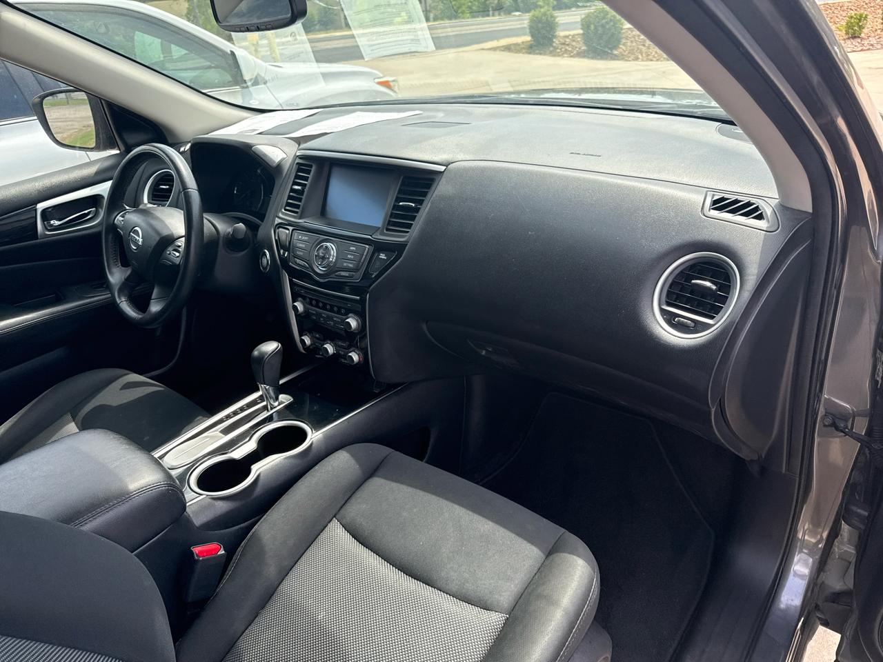 Nissan Pathfinder SV 2WD 2019