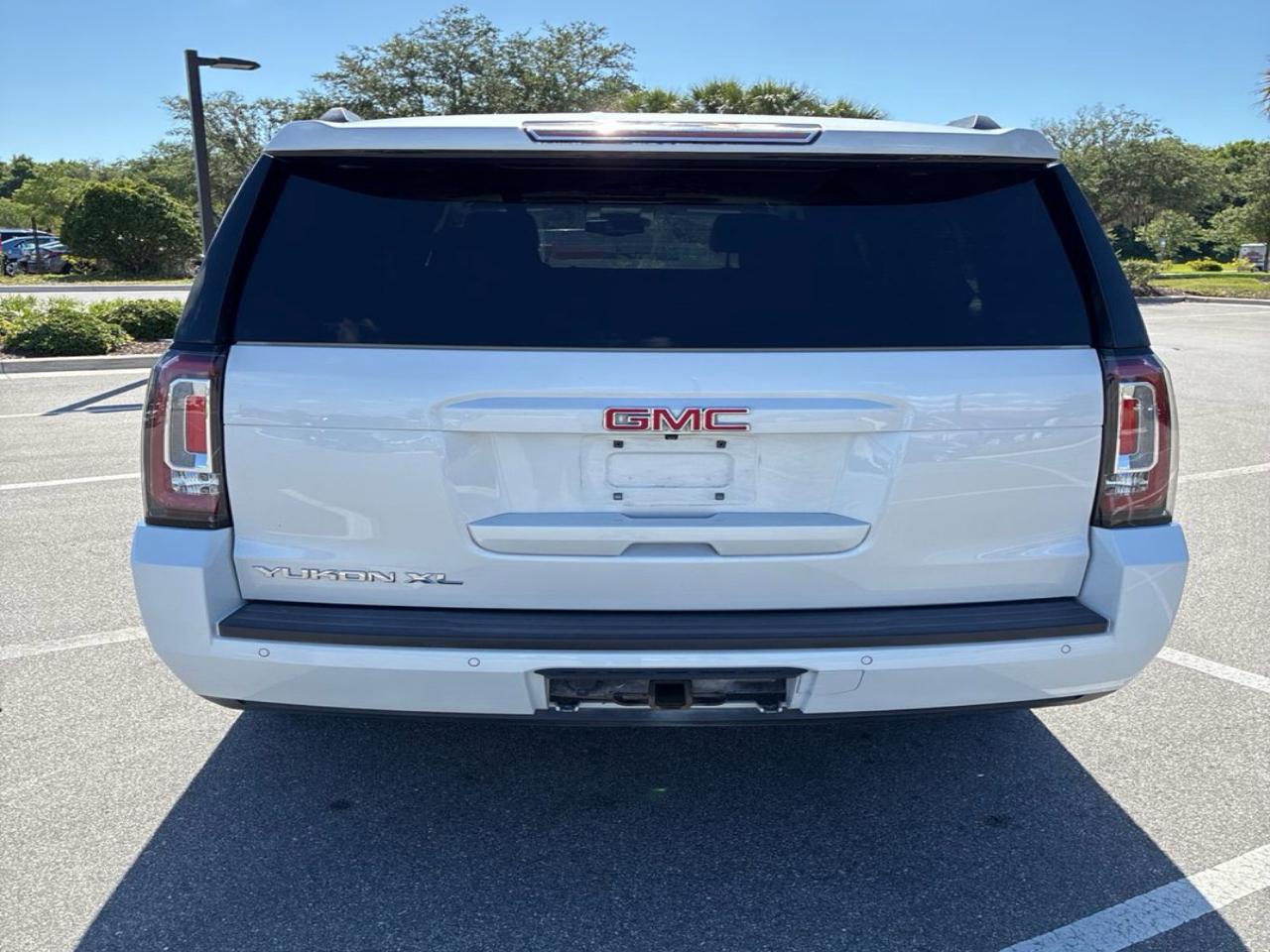 GMC Yukon XL SLT 2WD 2017