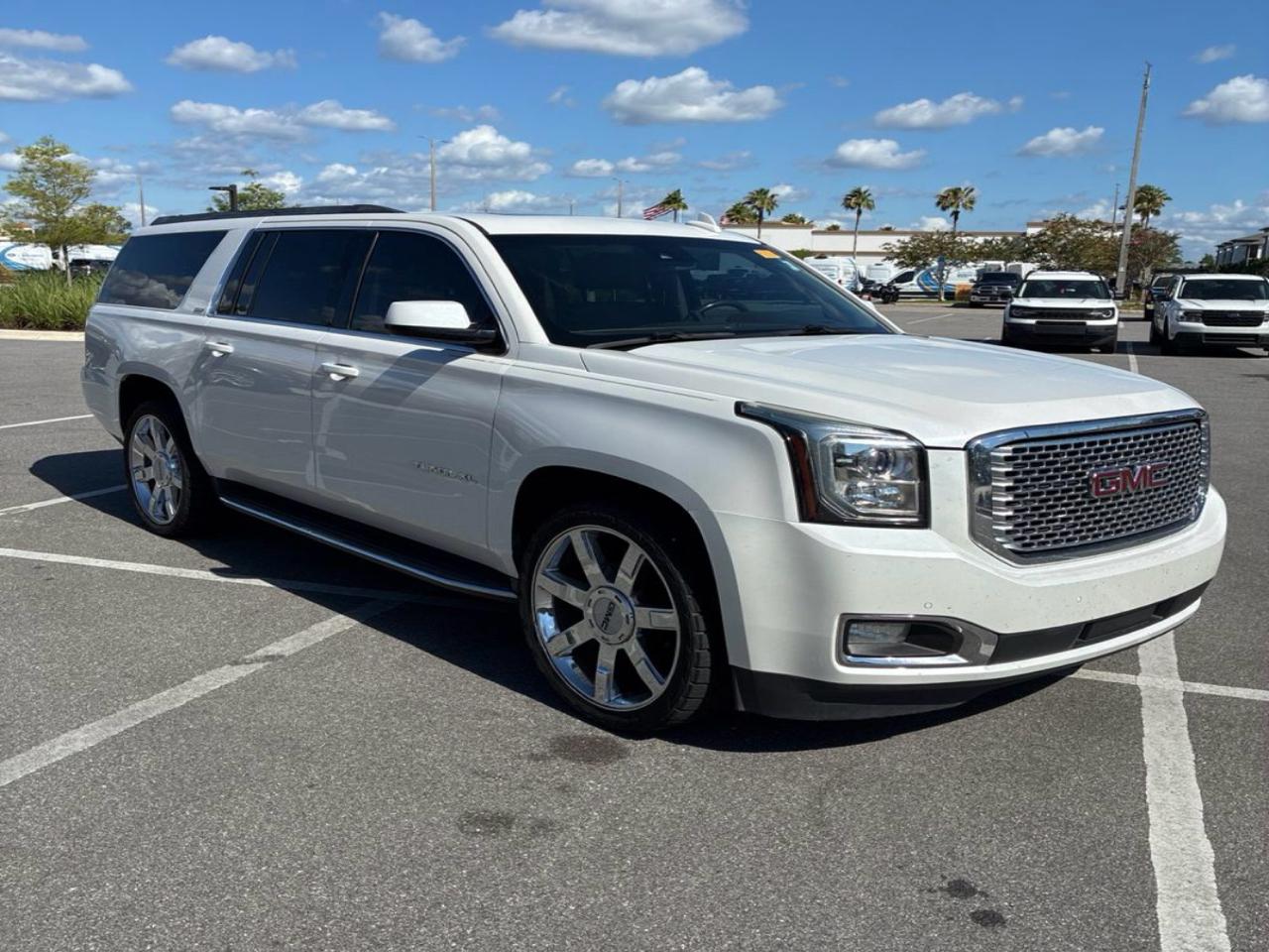 GMC Yukon XL SLT 2WD 2017