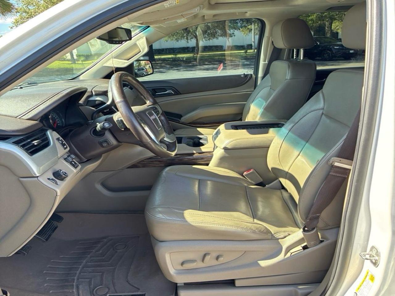 GMC Yukon XL SLT 2WD 2017