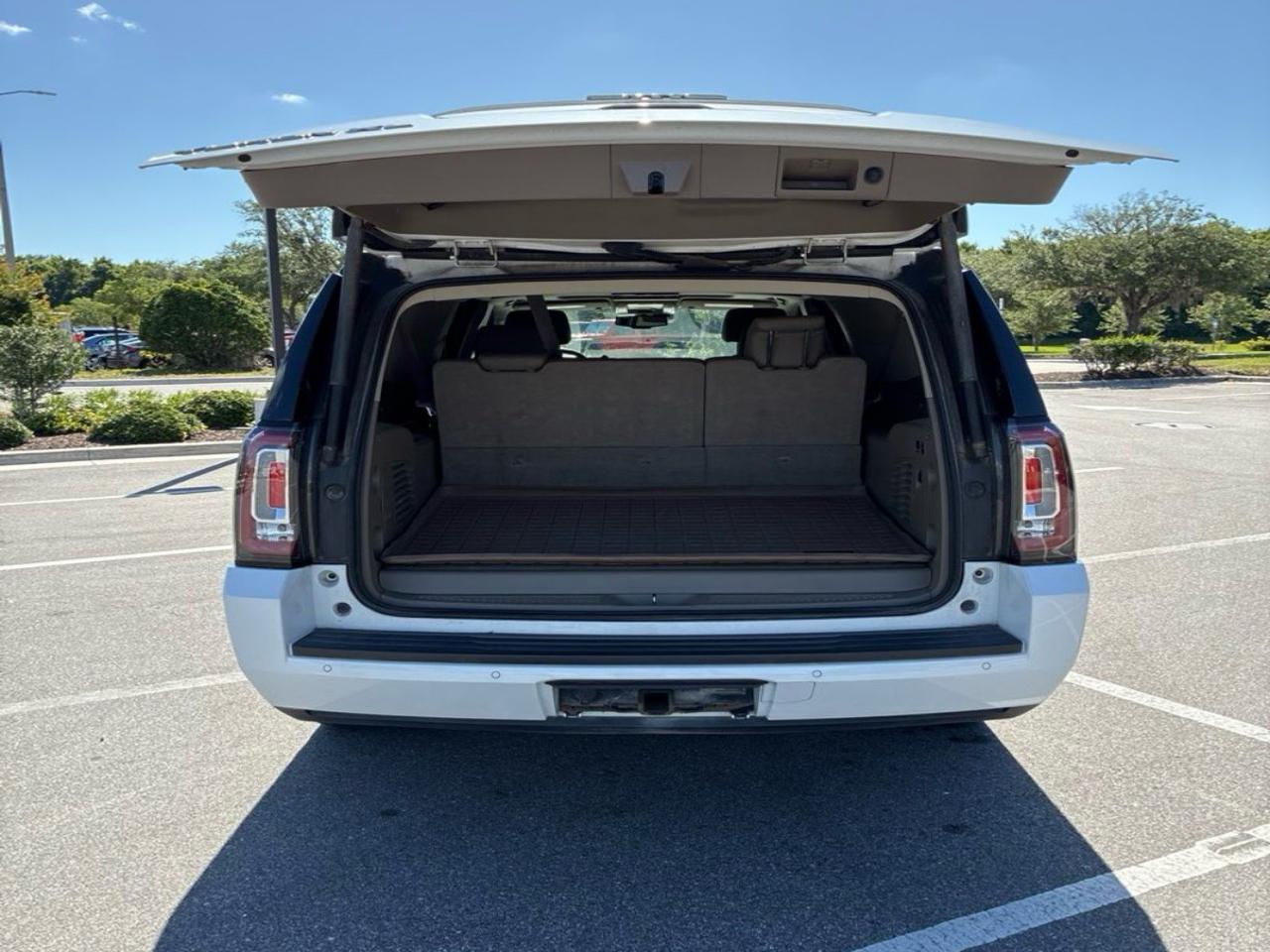 GMC Yukon XL SLT 2WD 2017