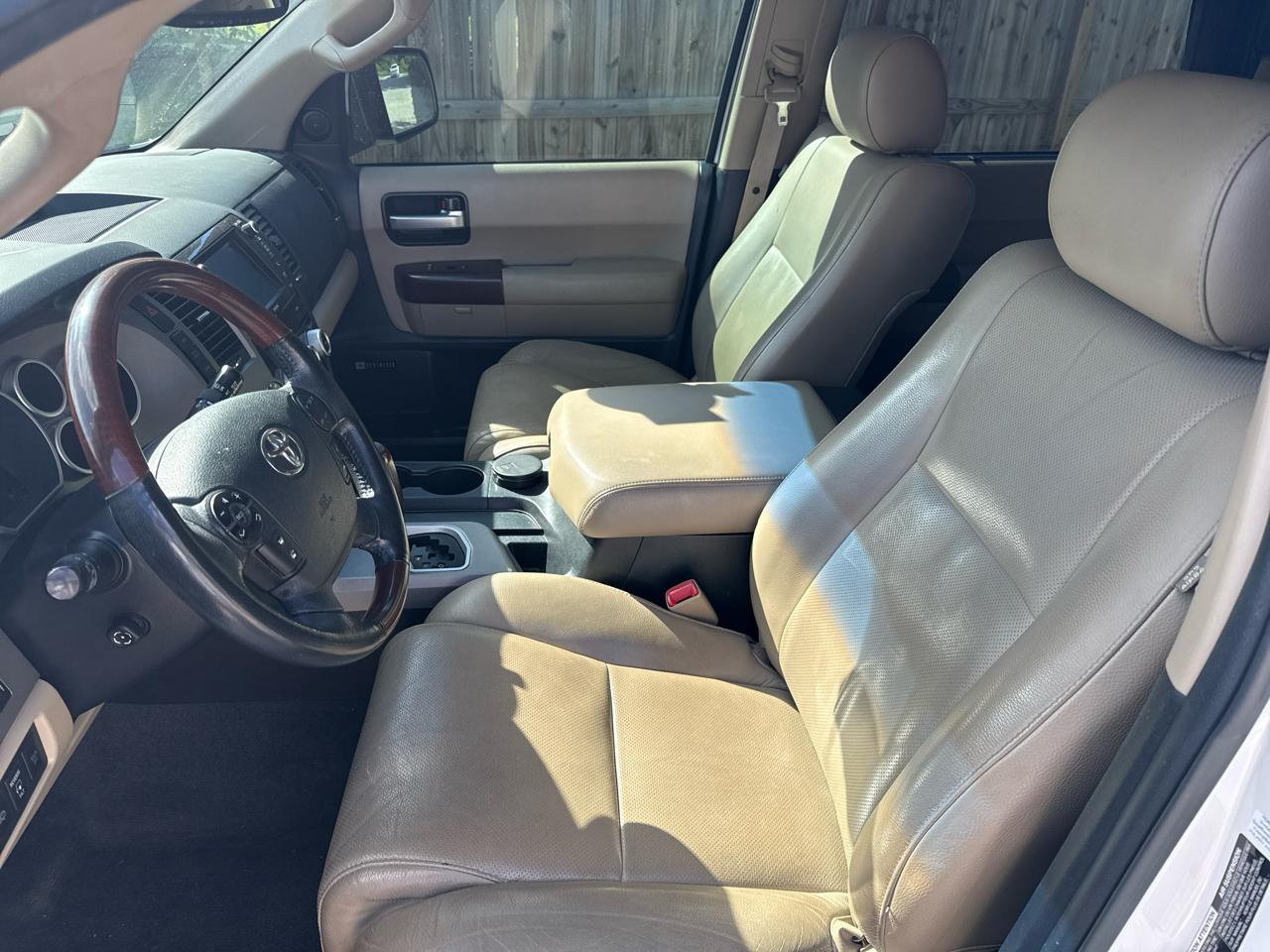 Toyota Sequoia Plantium 4WD FFV 2013