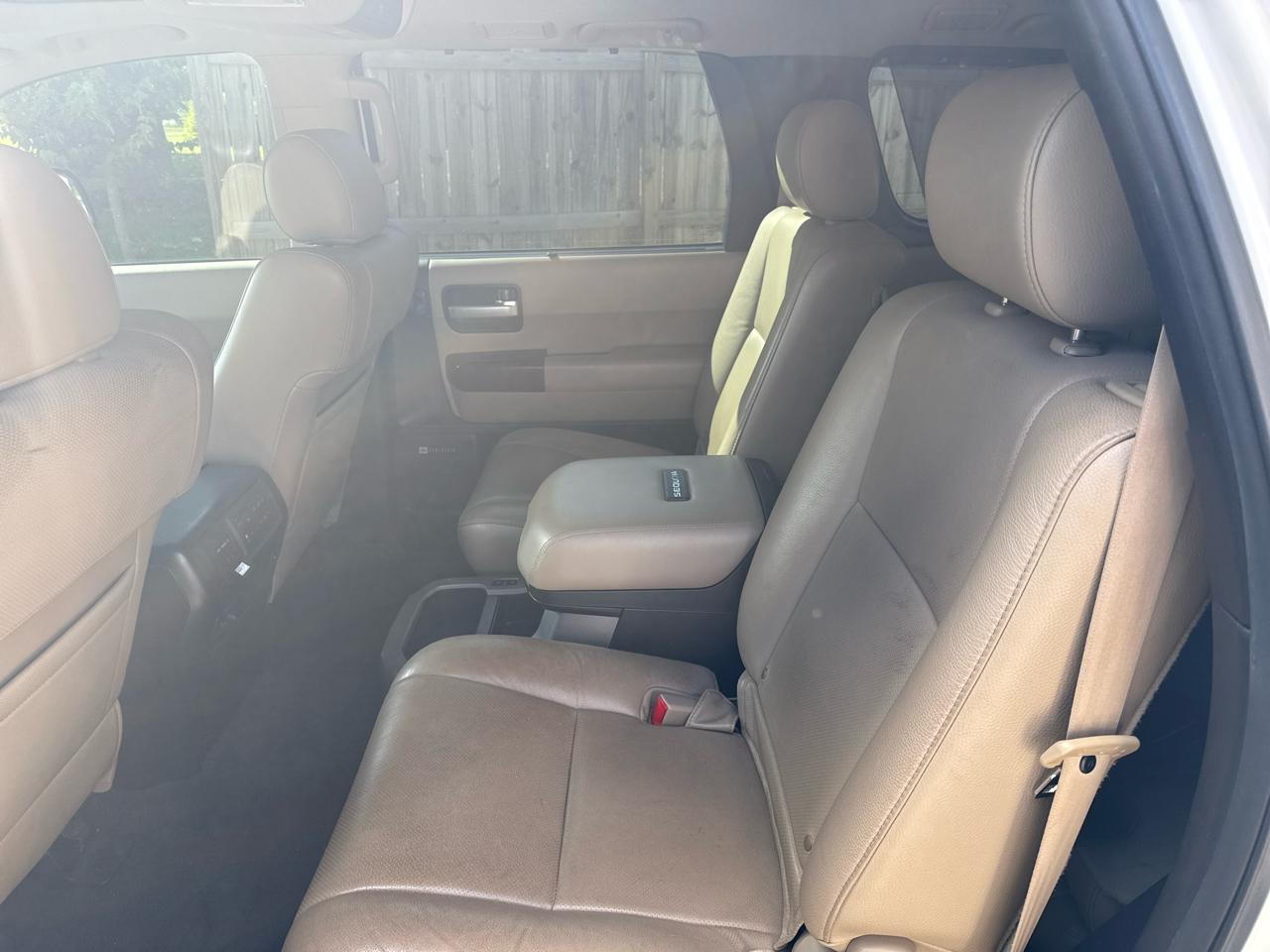 Toyota Sequoia Plantium 4WD FFV 2013
