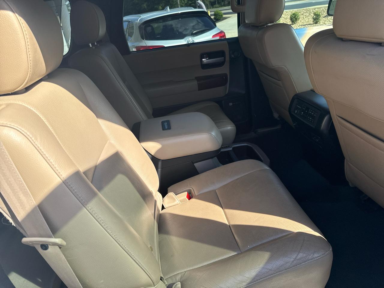 Toyota Sequoia Plantium 4WD FFV 2013