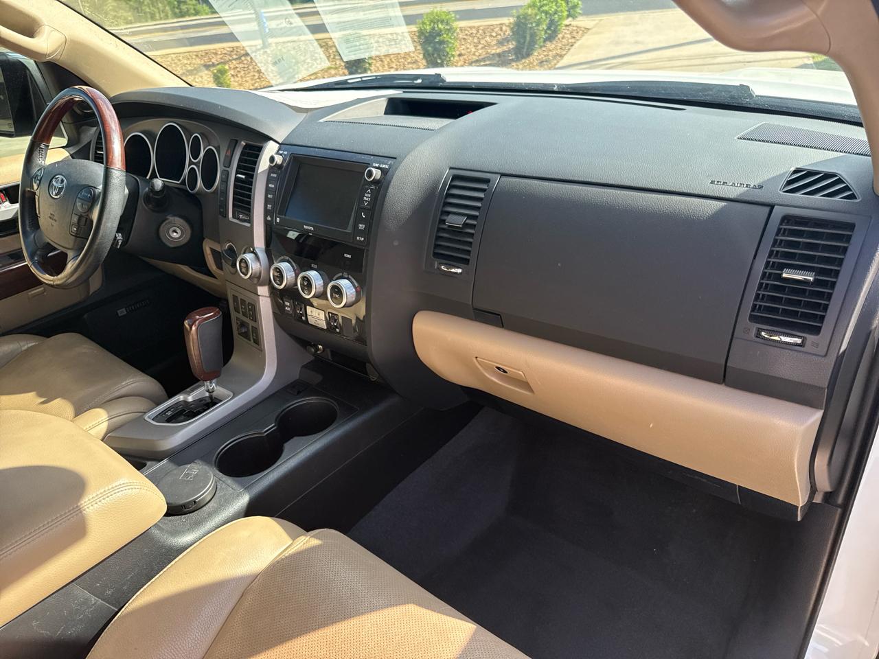 Toyota Sequoia Plantium 4WD FFV 2013