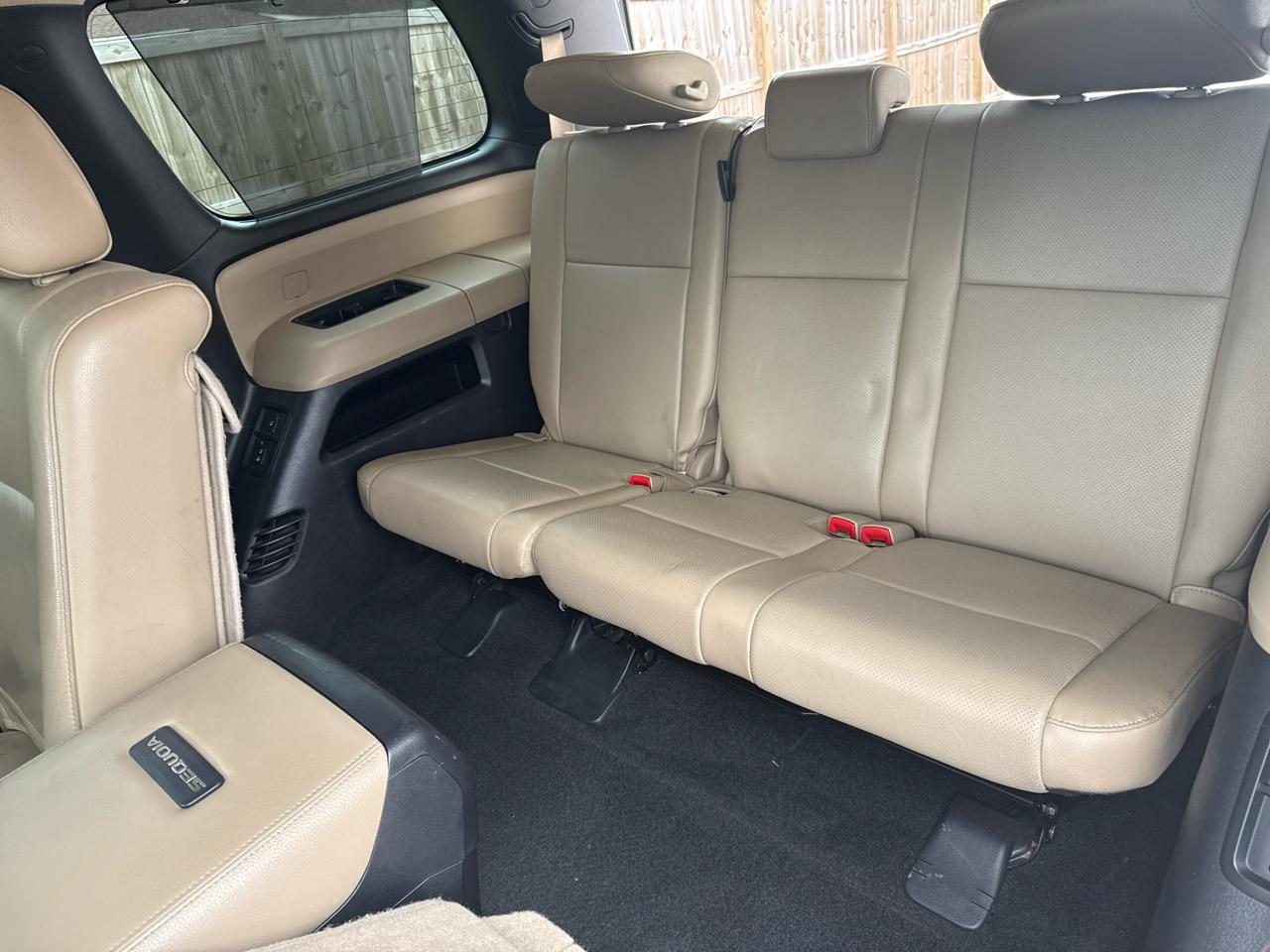 Toyota Sequoia Plantium 4WD FFV 2013