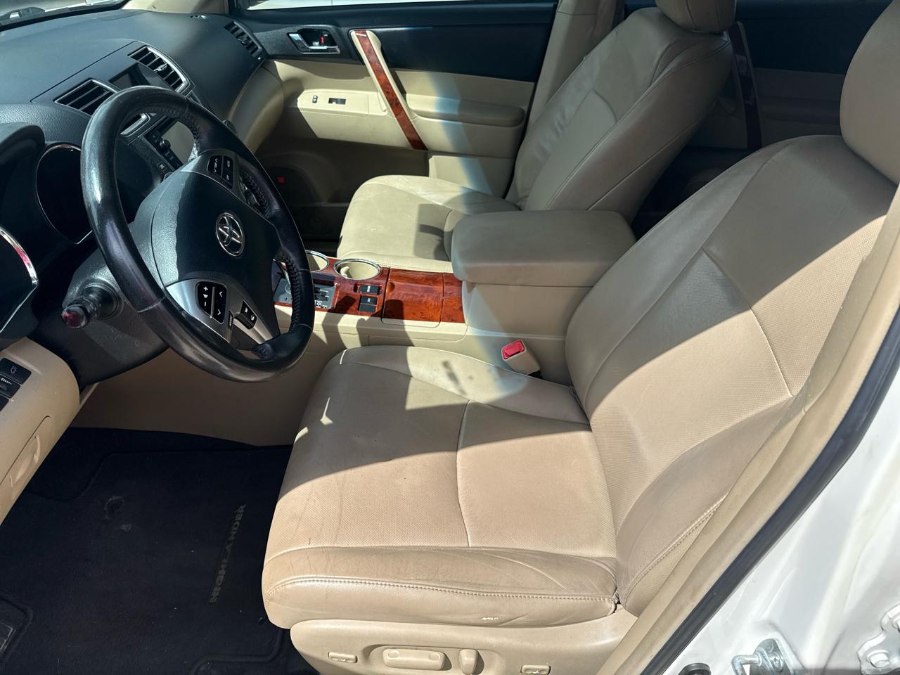 Toyota Highlander Limited 2WD 2013