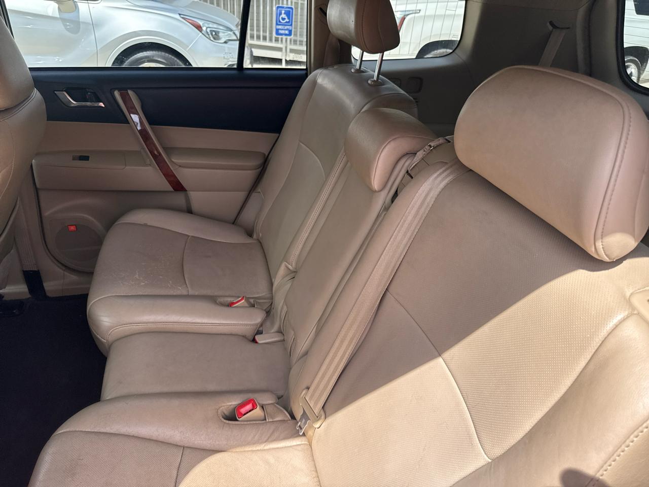 Toyota Highlander Limited 2WD 2013