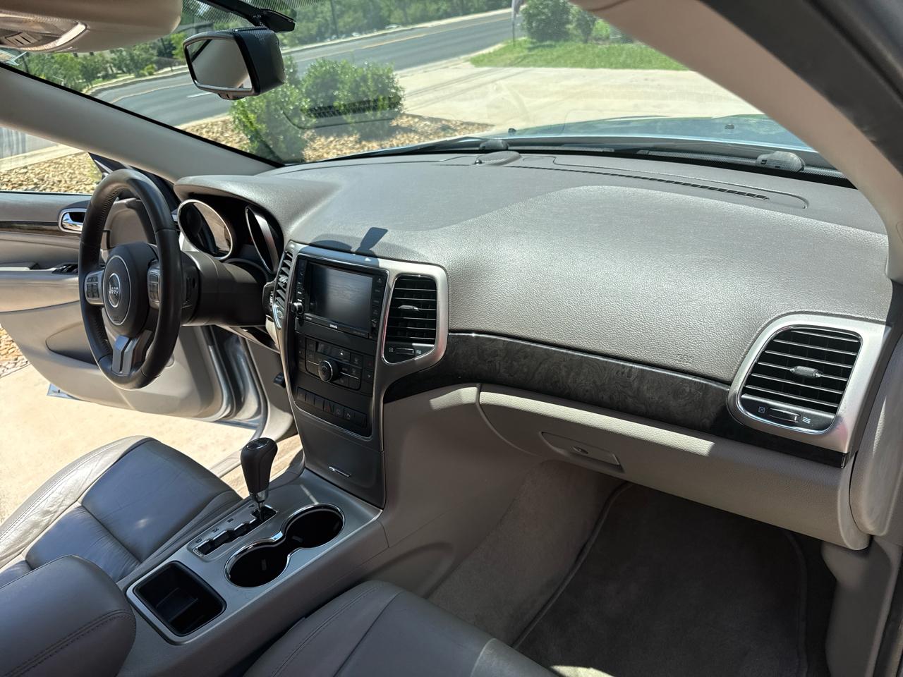 2013 Jeep Grand Cherokee Laredo - Photo 19