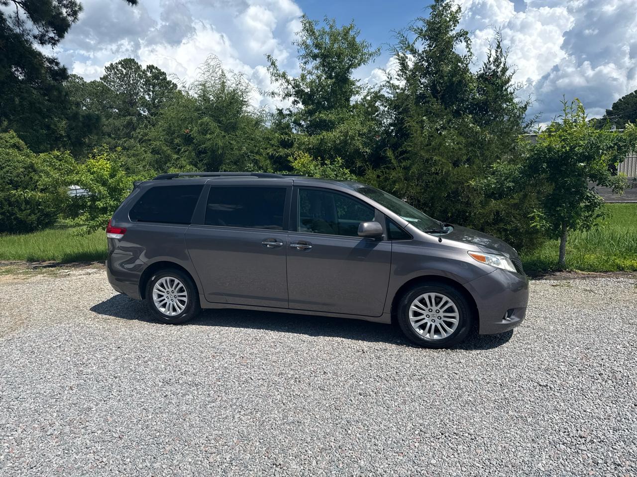 Toyota Sienna XLE Premium 5D Wagon 8 Pass 2013