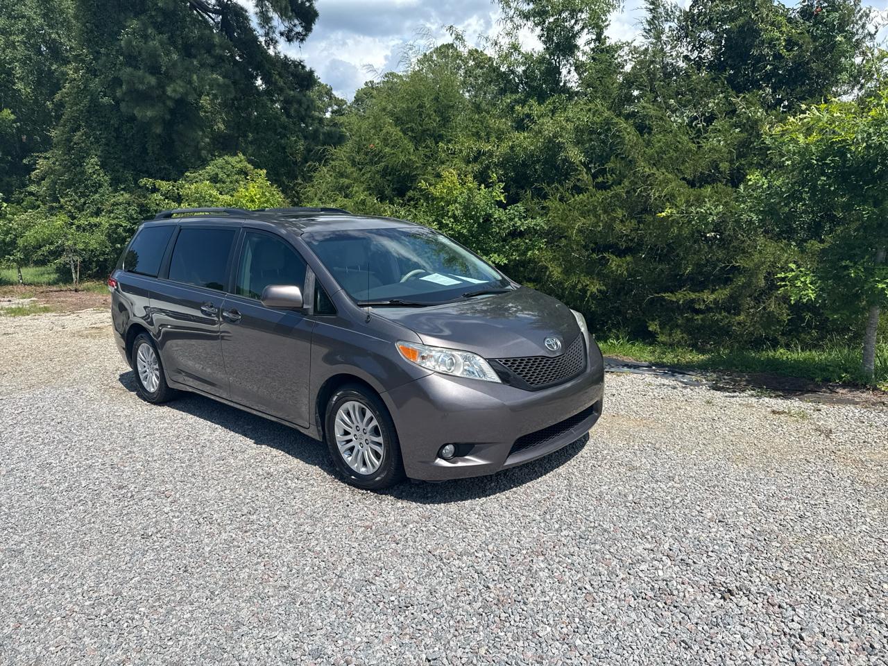 Toyota Sienna XLE Premium 5D Wagon 8 Pass 2013