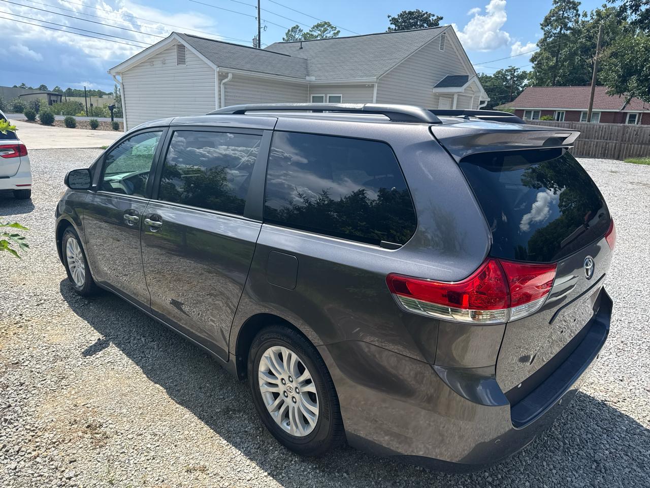 Toyota Sienna XLE Premium 5D Wagon 8 Pass 2013