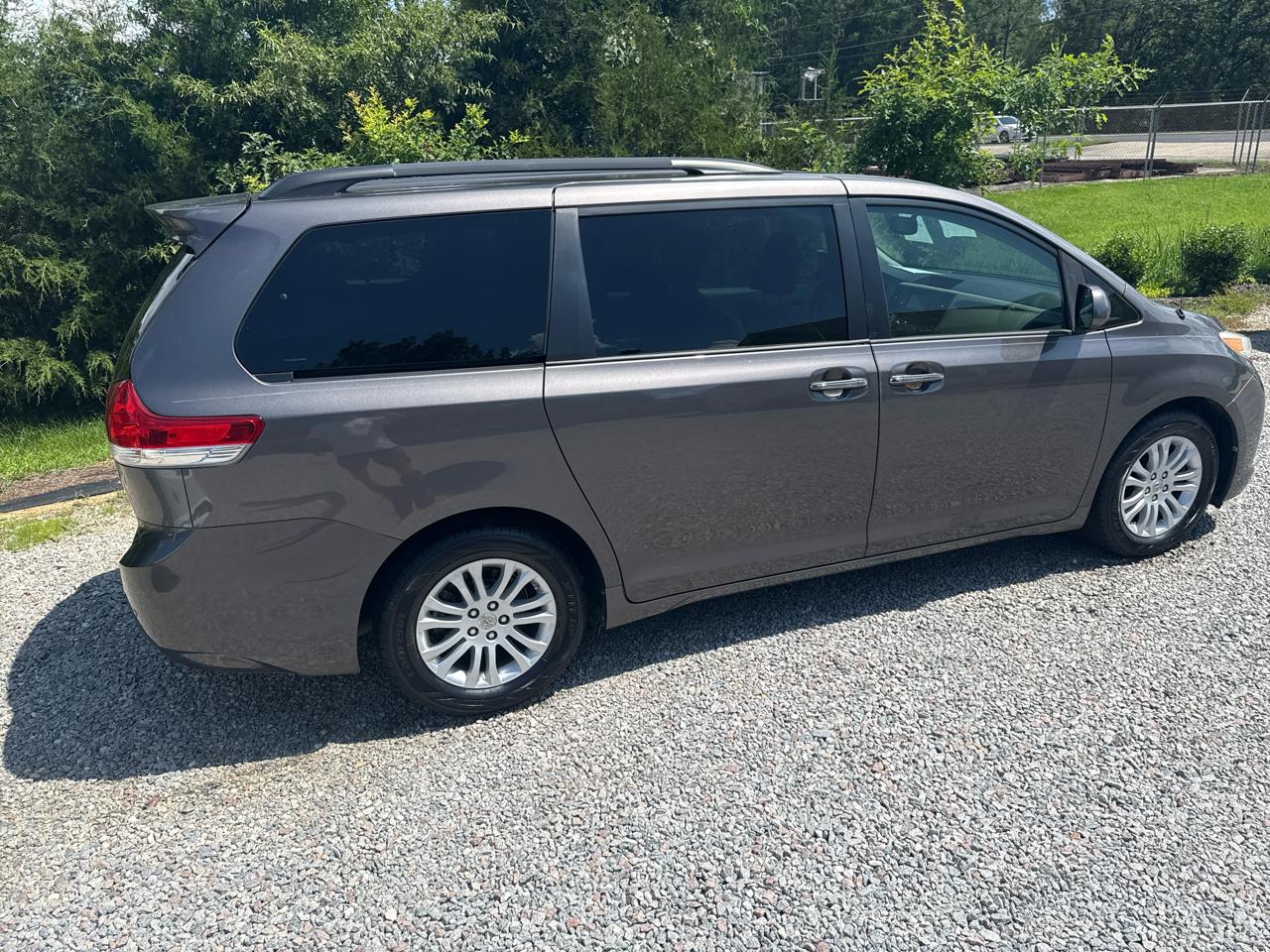 Toyota Sienna XLE Premium 5D Wagon 8 Pass 2013