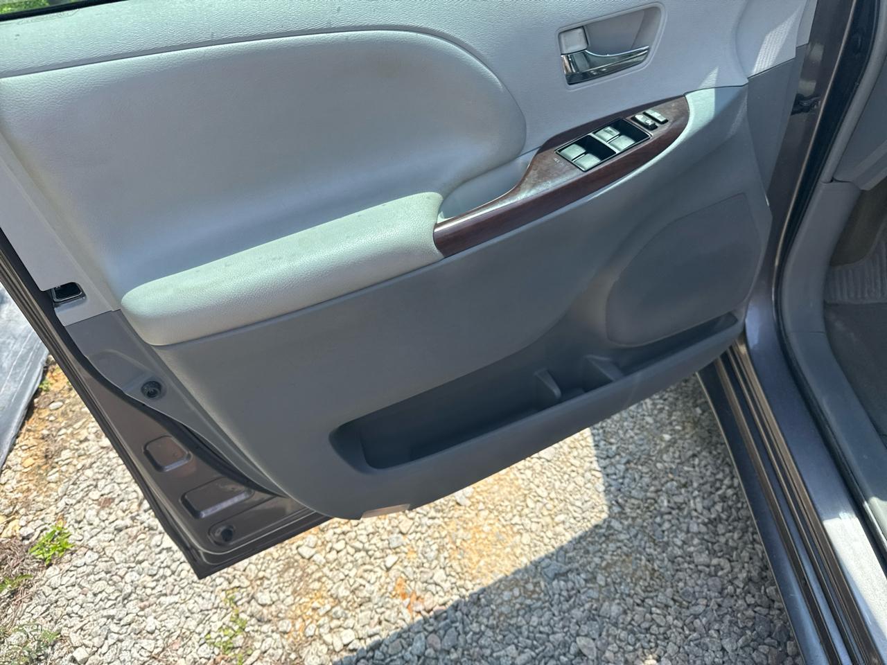 Toyota Sienna XLE Premium 5D Wagon 8 Pass 2013