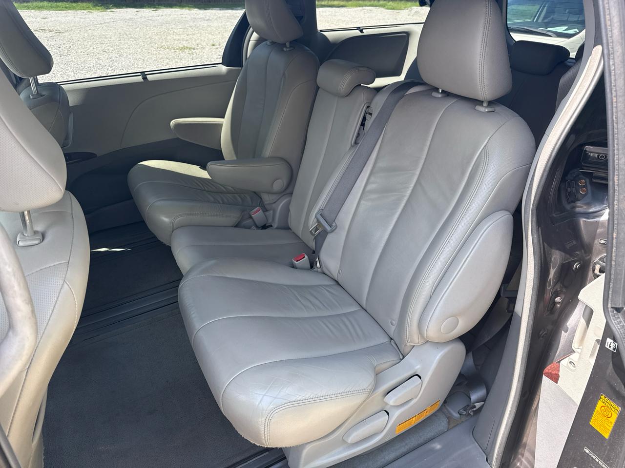 Toyota Sienna XLE Premium 5D Wagon 8 Pass 2013