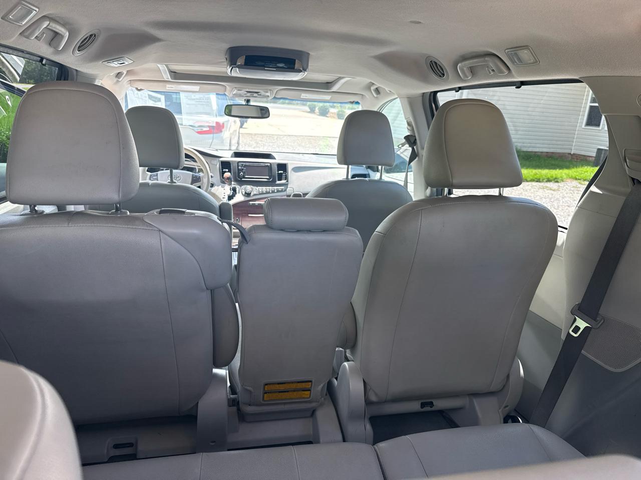 Toyota Sienna XLE Premium 5D Wagon 8 Pass 2013