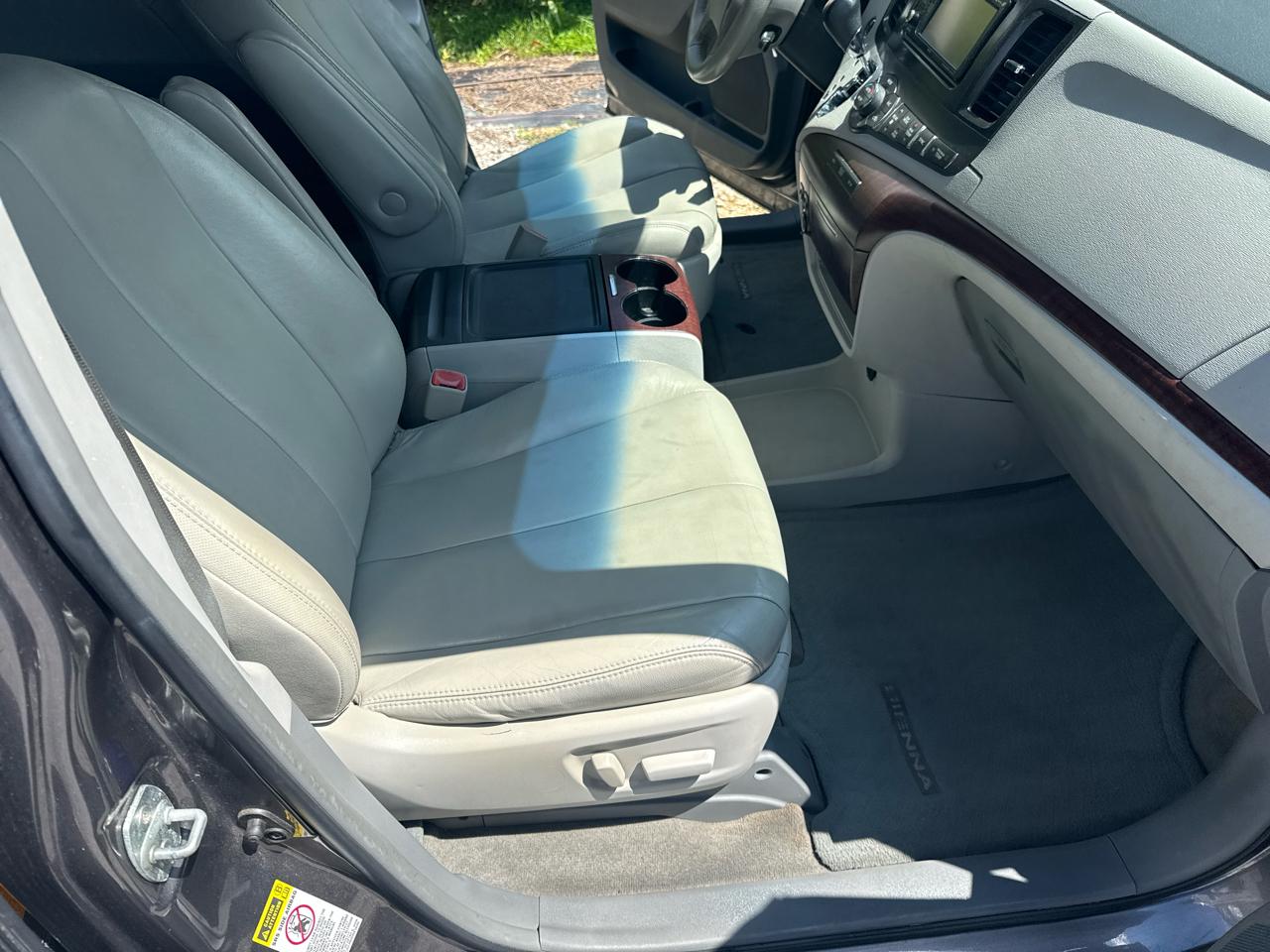 Toyota Sienna XLE Premium 5D Wagon 8 Pass 2013