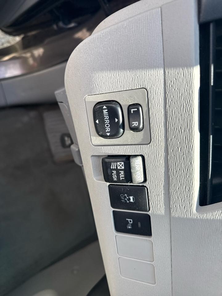 Toyota Sienna XLE Premium 5D Wagon 8 Pass 2013