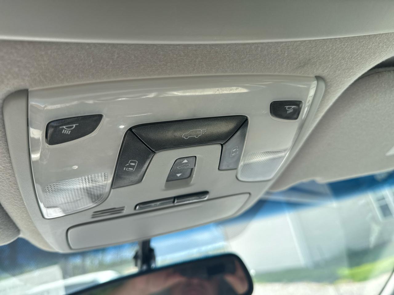 Toyota Sienna XLE Premium 5D Wagon 8 Pass 2013