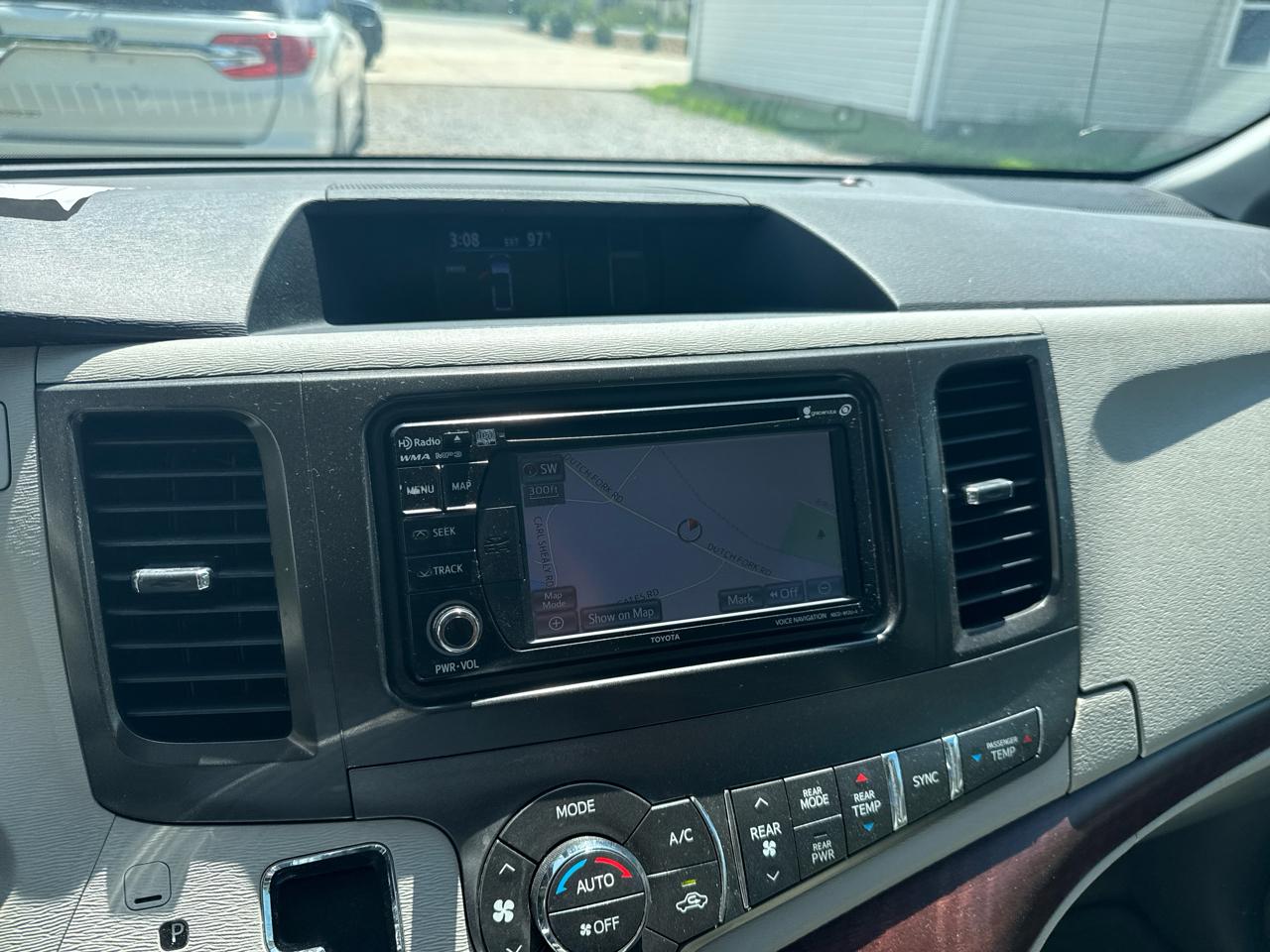 Toyota Sienna XLE Premium 5D Wagon 8 Pass 2013
