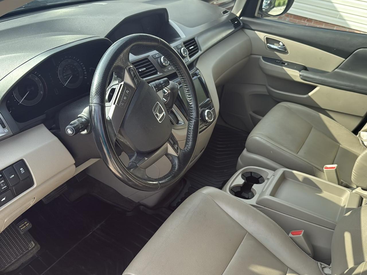 2015 Honda Odyssey EX-L - Photo 10