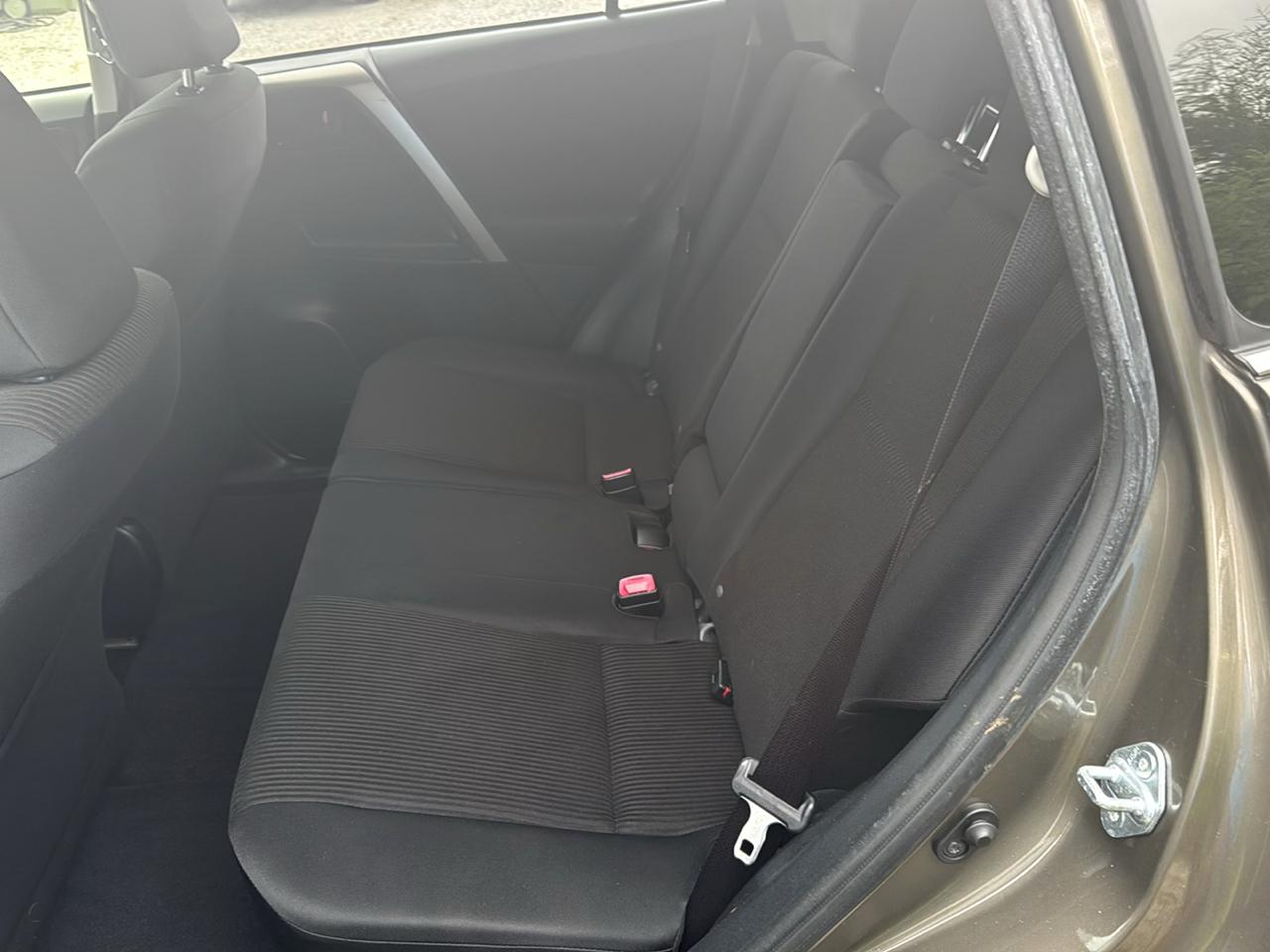 Toyota RAV4 LE FWD 2015