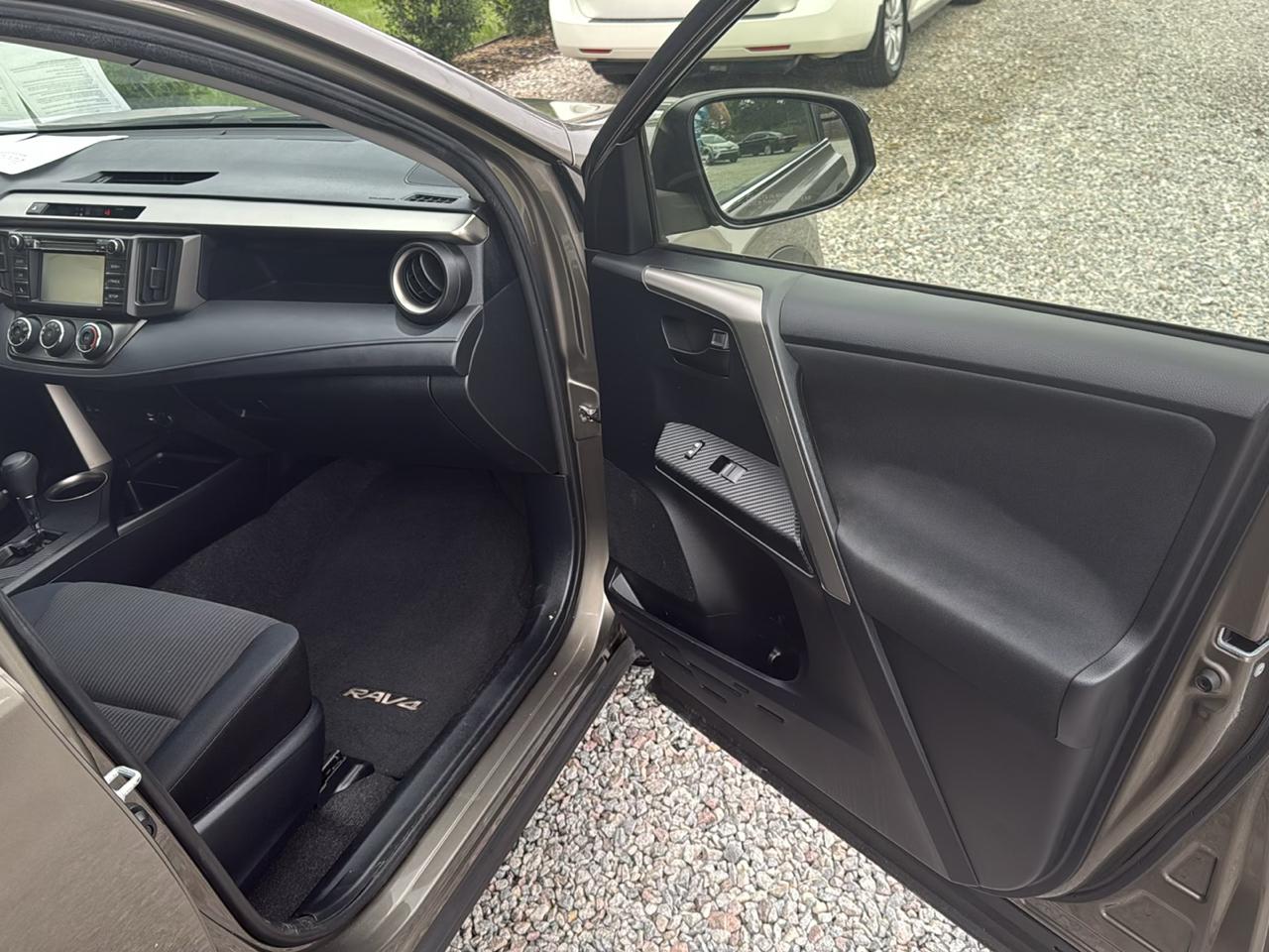 Toyota RAV4 LE FWD 2015