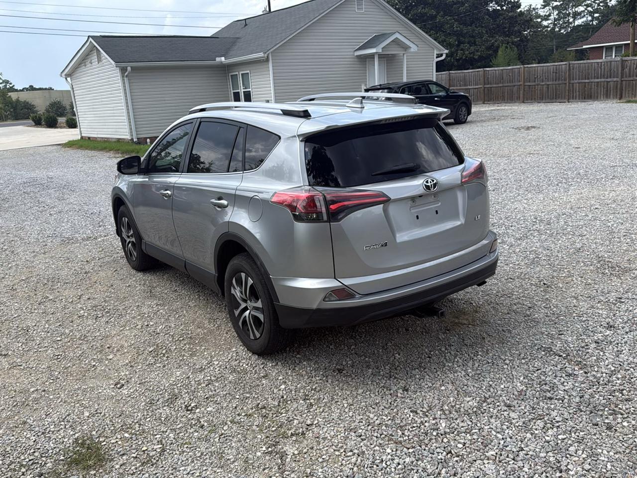 Toyota RAV4 LE FWD 2018