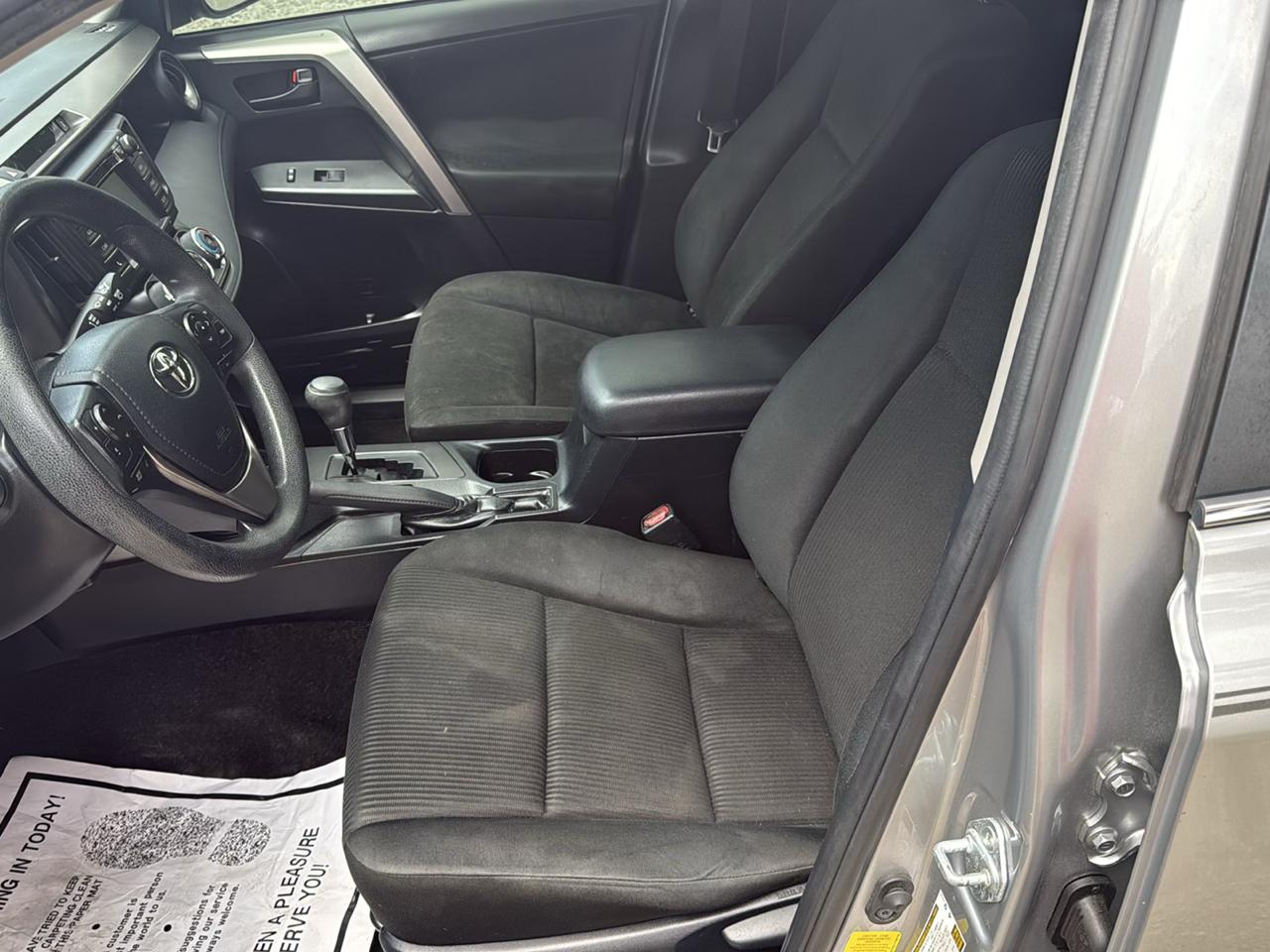 Toyota RAV4 LE FWD 2018
