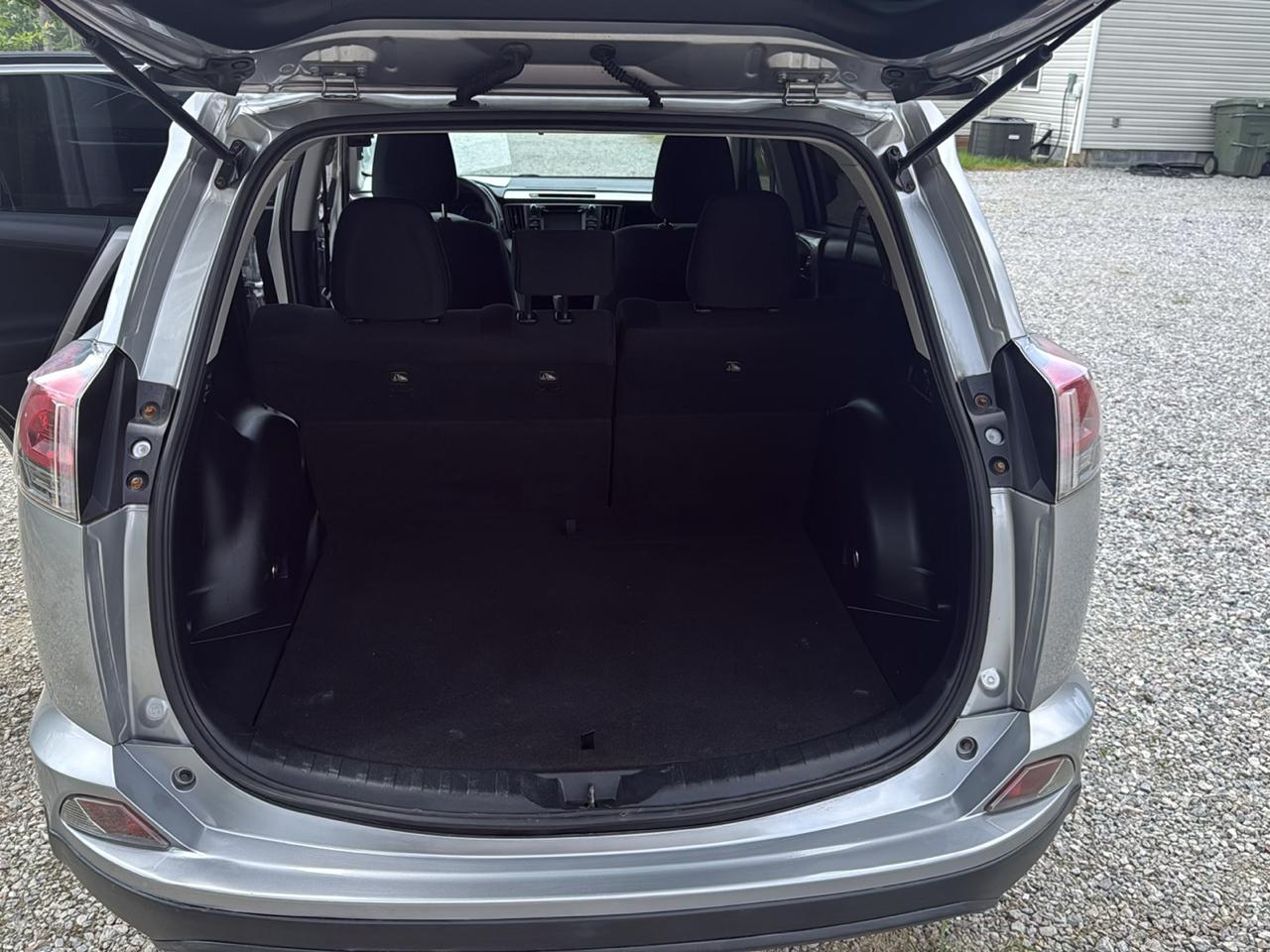 Toyota RAV4 LE FWD 2018