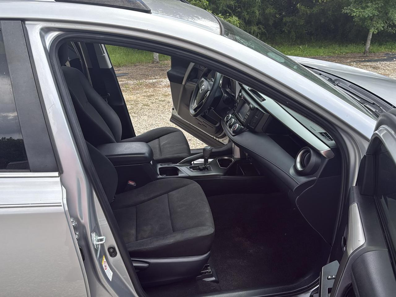 Toyota RAV4 LE FWD 2018