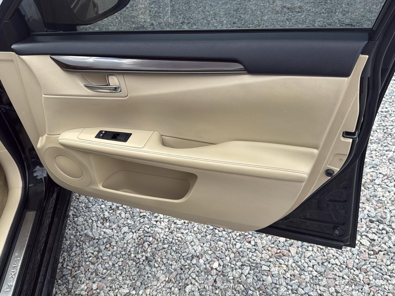 Lexus ES 350 Sedan 2015