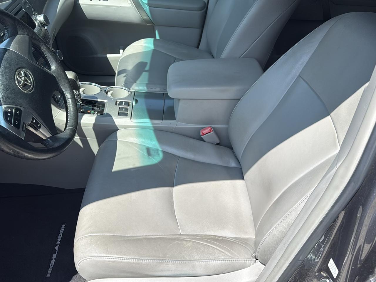 Toyota Highlander  2012