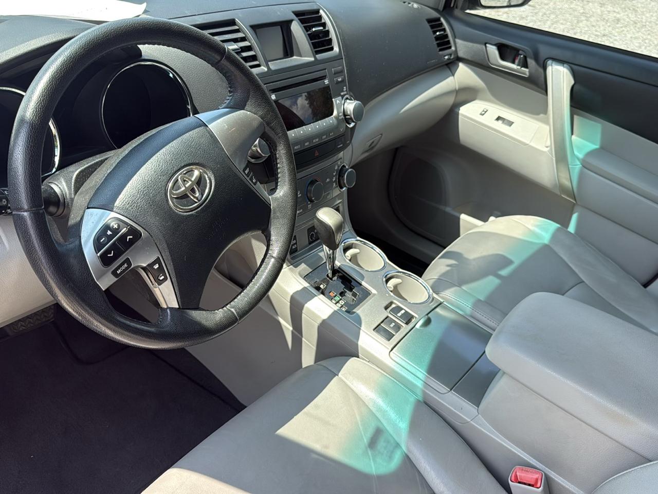 Toyota Highlander  2012