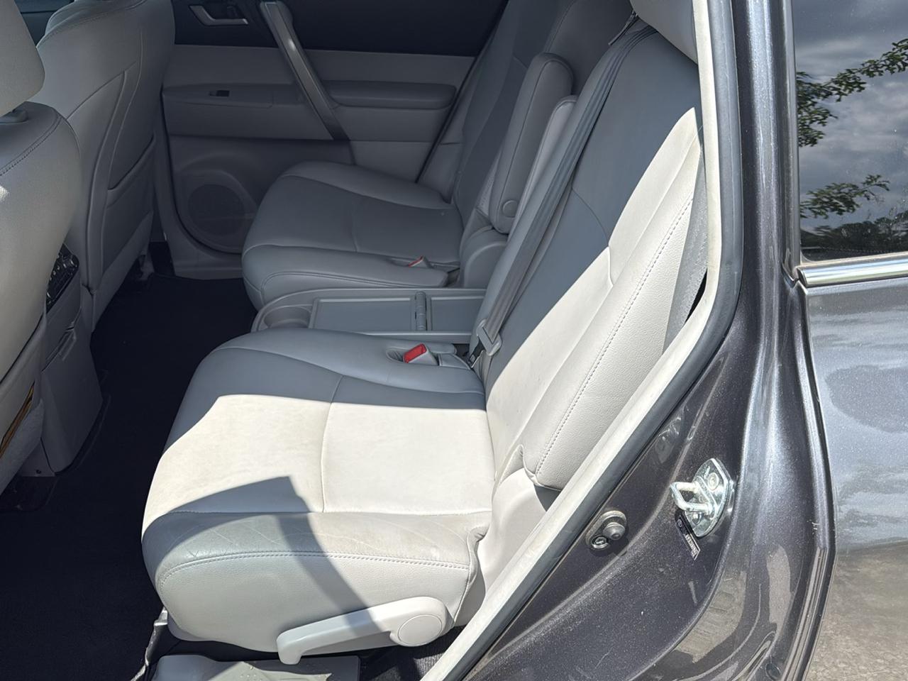 Toyota Highlander  2012